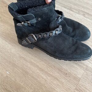 Boots with a fur inside